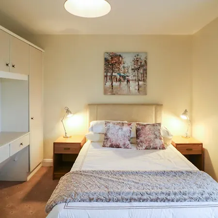 Apartment 8 Scrahan Place *