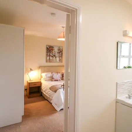 8 Scrahan Place *